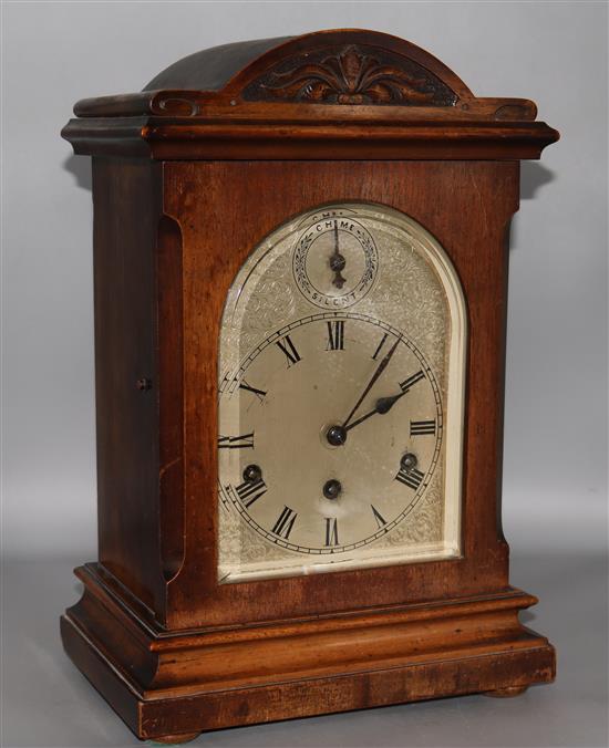 A mahogany chime mantel clock, H.42cm